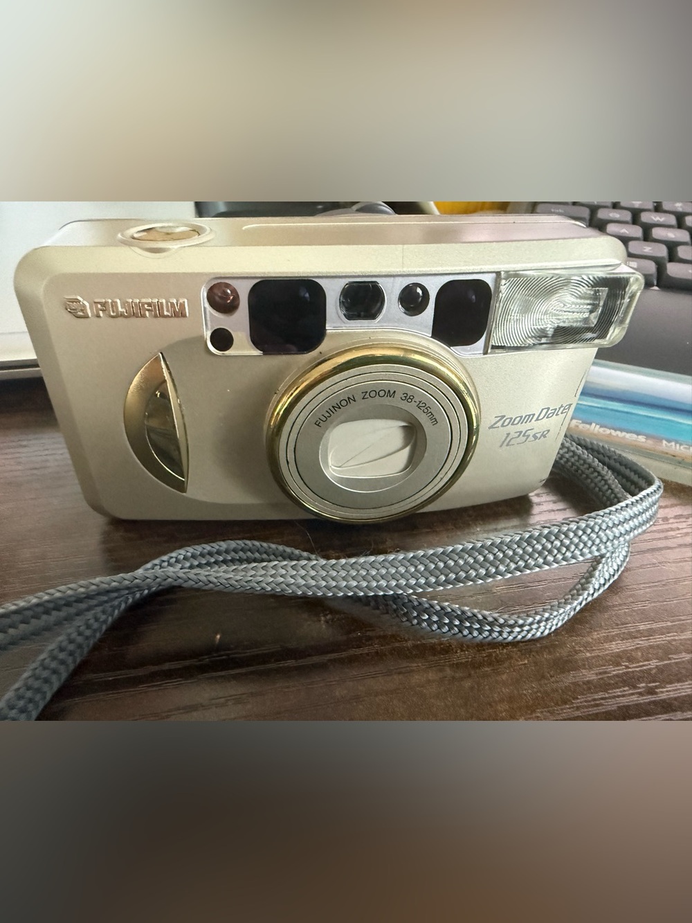 Fujifilm Zoom Date 125SR 35mm Point & Shoot Auto Focus Flash Film Camera Vintage